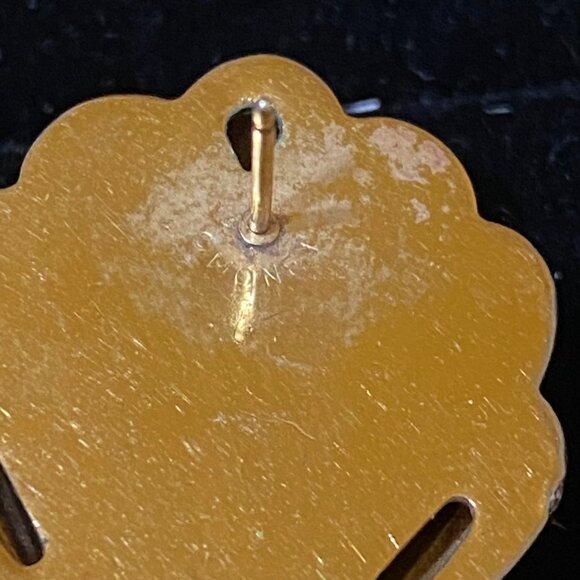 7/8" x 7/8" Monet Gold-Tone Shell Design Clip-On Earrings - Picture 4 of 4